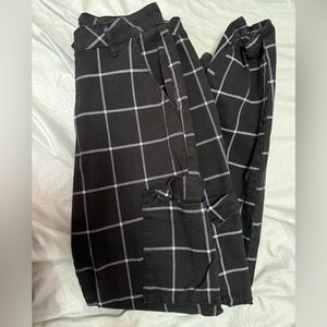Hot topic black cargo jeans (SIZE NOT LISTED, ASSUME IT TO BE A LARGE)